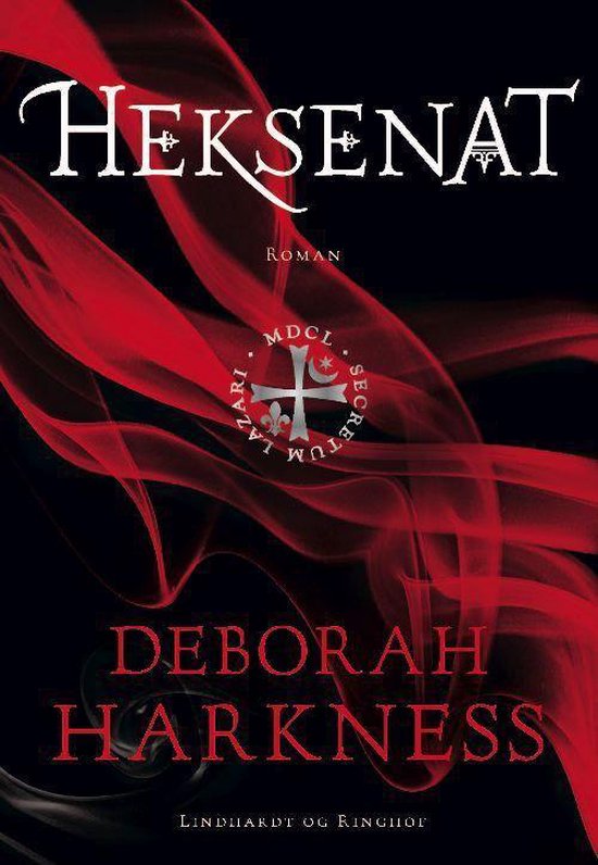 Couverture du livre 'Heksenat', un roman de Deborah Harkness, avec de la fumée rouge sur fond noir.