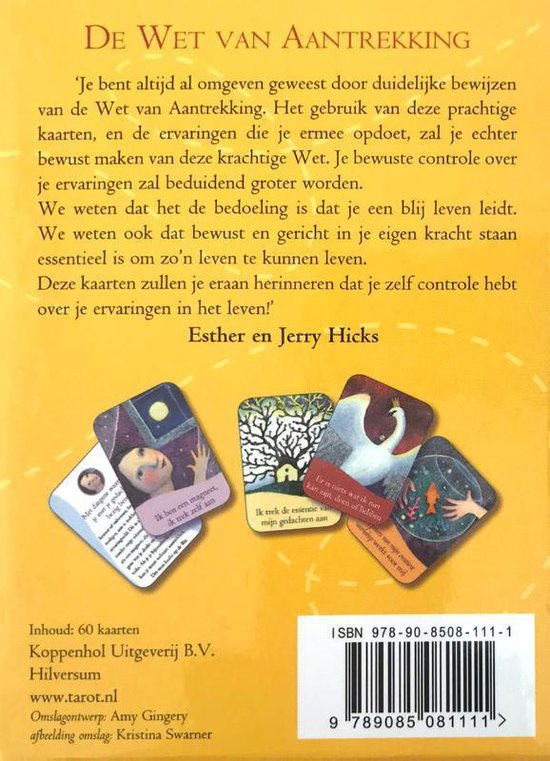 Achterkant van het "De Wet van Aantrekking" kaartspel. Vier kaarten liggen voor een tekstblok. Op de kaarten staan illustraties van een vrouw met sterren, een huis in de bomen, een zwaan en vissen in een kom.