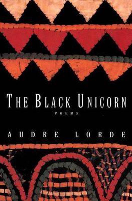Boekhoes 'The Black Unicorn' door Audre Lorde met een zwart patroon en rode driehoeken.
