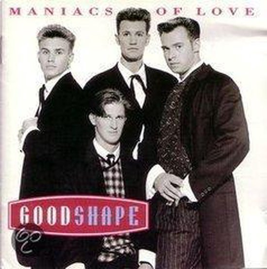 De vier mannen van Goodshape poseren voor de albumhoes 'Maniacs of Love'. Ze dragen klassieke pakken en strikken.