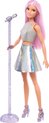 foto van Barbie Careers Popster Barbie Pop met Roze Haar - Inclusief Microfoon en Standaard