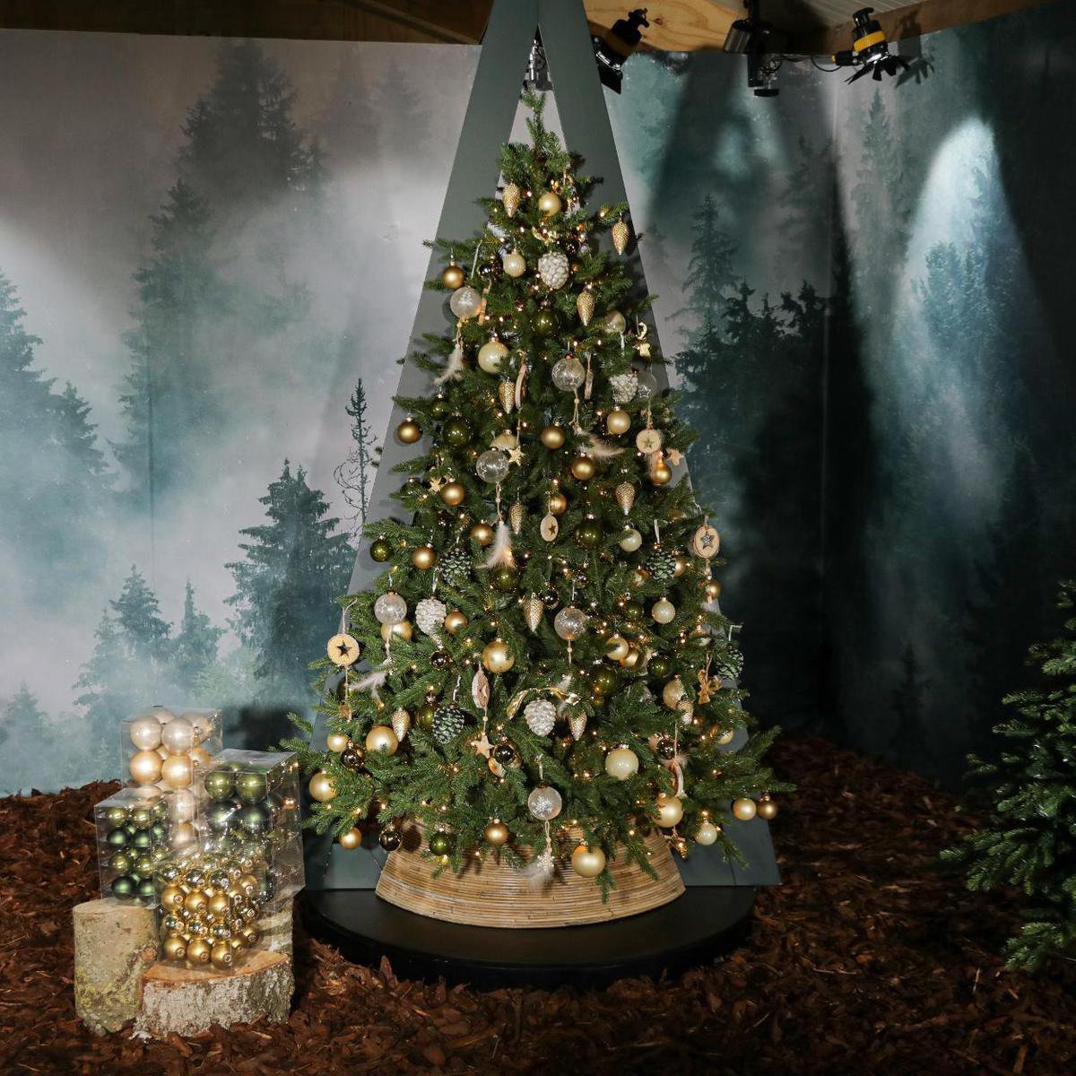 Excellent Trees® LED Ulvik 210 cm - Premium Kerstboom met 460 lampjes ⌀140cm - 210cm – foto 4