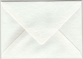 20 luxe enveloppen met relief licht ivoor 11.4 x 16.2 cm ®Pippashop