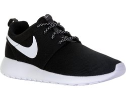 Nike Roshe One  Sportschoenen - Maat 40 - Vrouwen - zwart/wit