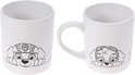 Twee witte mokken met schetsen van Chase en Skye van PAW Patrol.