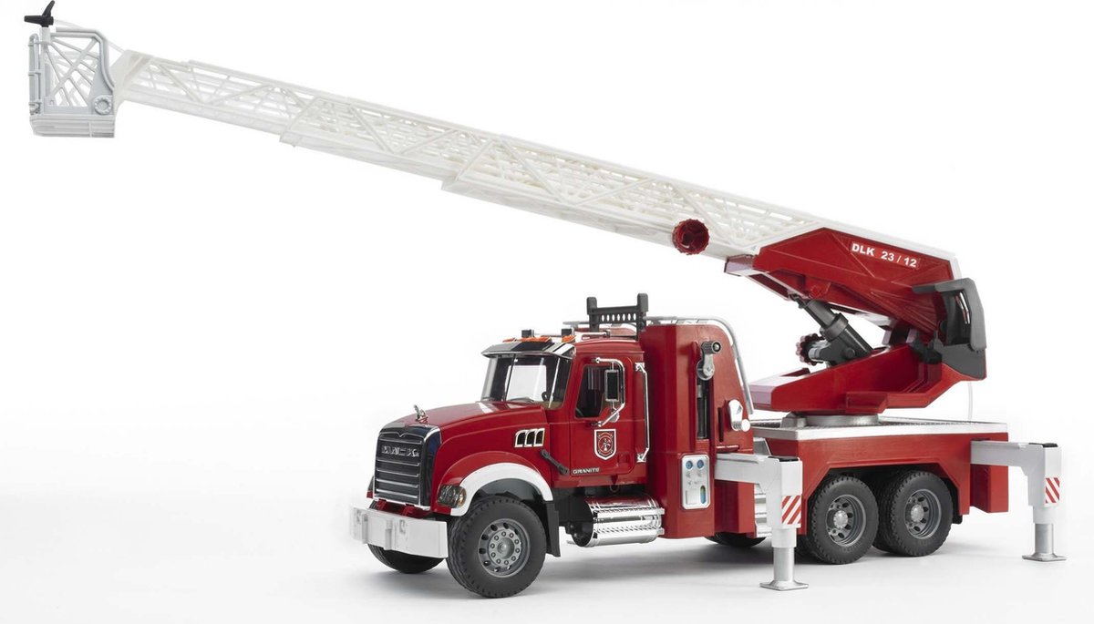 Bruder Mack Granite brandweerauto ladder en waterpomp — afbeelding 18