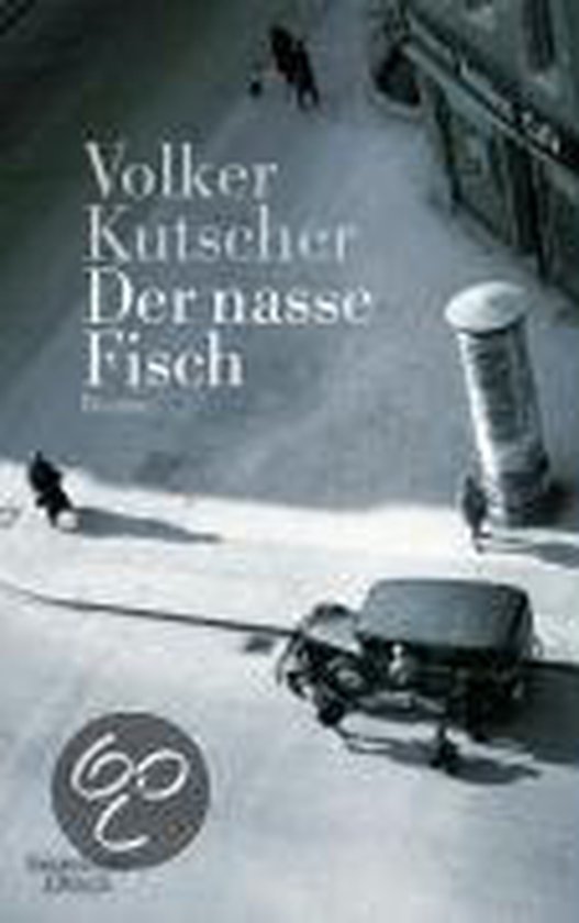 Boek "Der nasse Fisch" van Volker Kutscherr, met een illustratie van een natte straat en een auto.