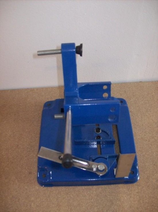 DEMA Haakse slijper standaard – universele schuurstandaard voor 180/230 mm haakse slijper, stabiele werktafel voor nauwkeurig slijpen en snijden, robuust design