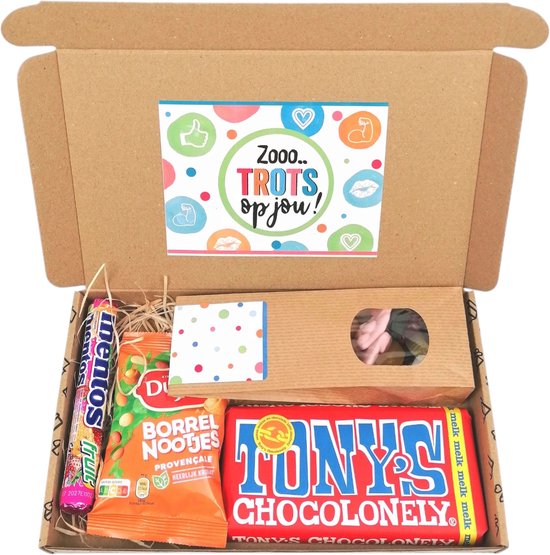 Trots op jou - brievenbus cadeau - Geslaagd cadeau - Tony Chocolonely melk- Duyvis borrelnootjes - Mentos fruit - winegum mix