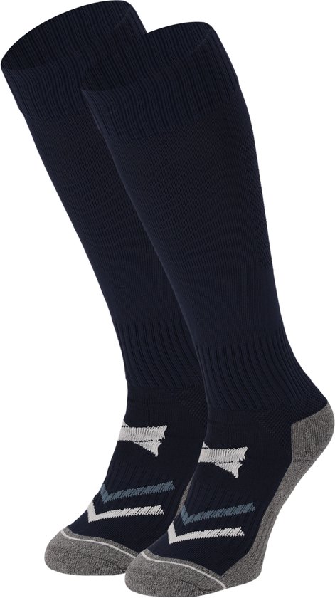 Paire de chaussettes de football bleu marine avec talon gris et accents blancs et bleus.