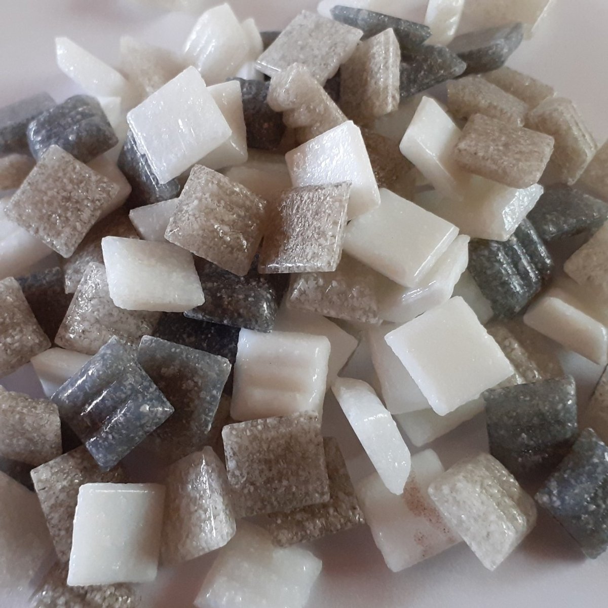 Mozaiek steentjes Glas Vierkant 1x1 cm Grijs/wit mix 300 gram