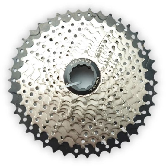 Xtrabike 11-speed cassette, 11-42T, zilverkleurig met geperforeerde tandwielen en 'XTRABIKE' logo in het midden.