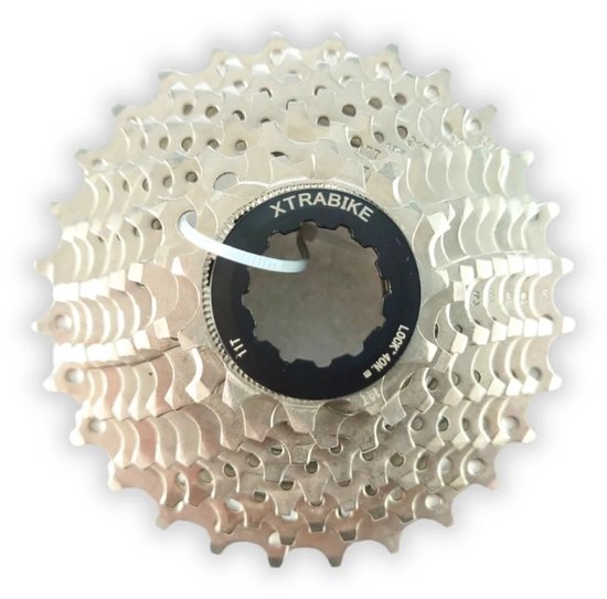 Xtrabike 9-speed cassette, 11-28T, zilverkleurig, met 'XTRABIKE' en 'LOCK-40N' op zwarte naaf.