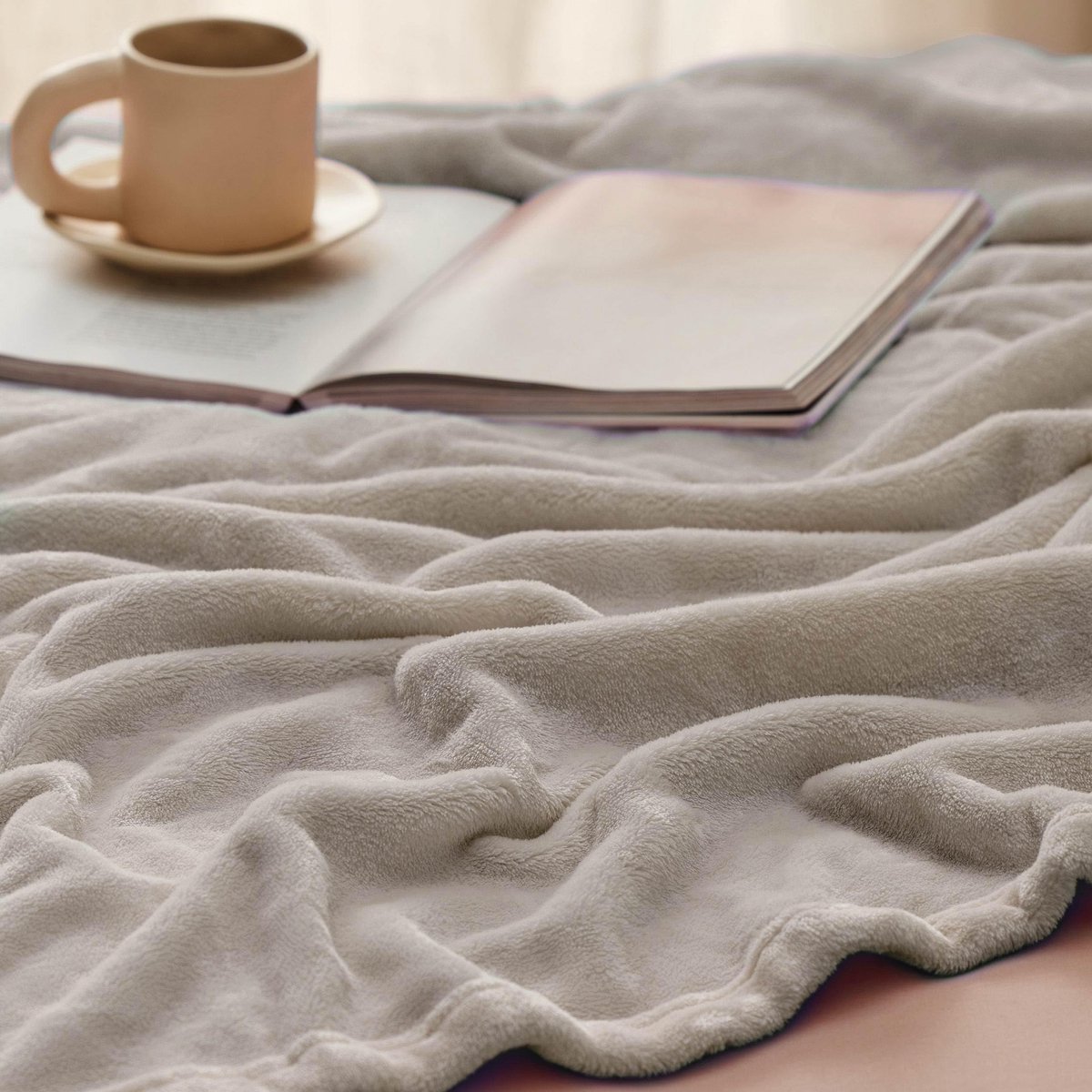 Unyqoos Heerlijk Zachte XXL Flanellen Fleece Deken voor Comfort en Warmte in de Winter lichtbruin