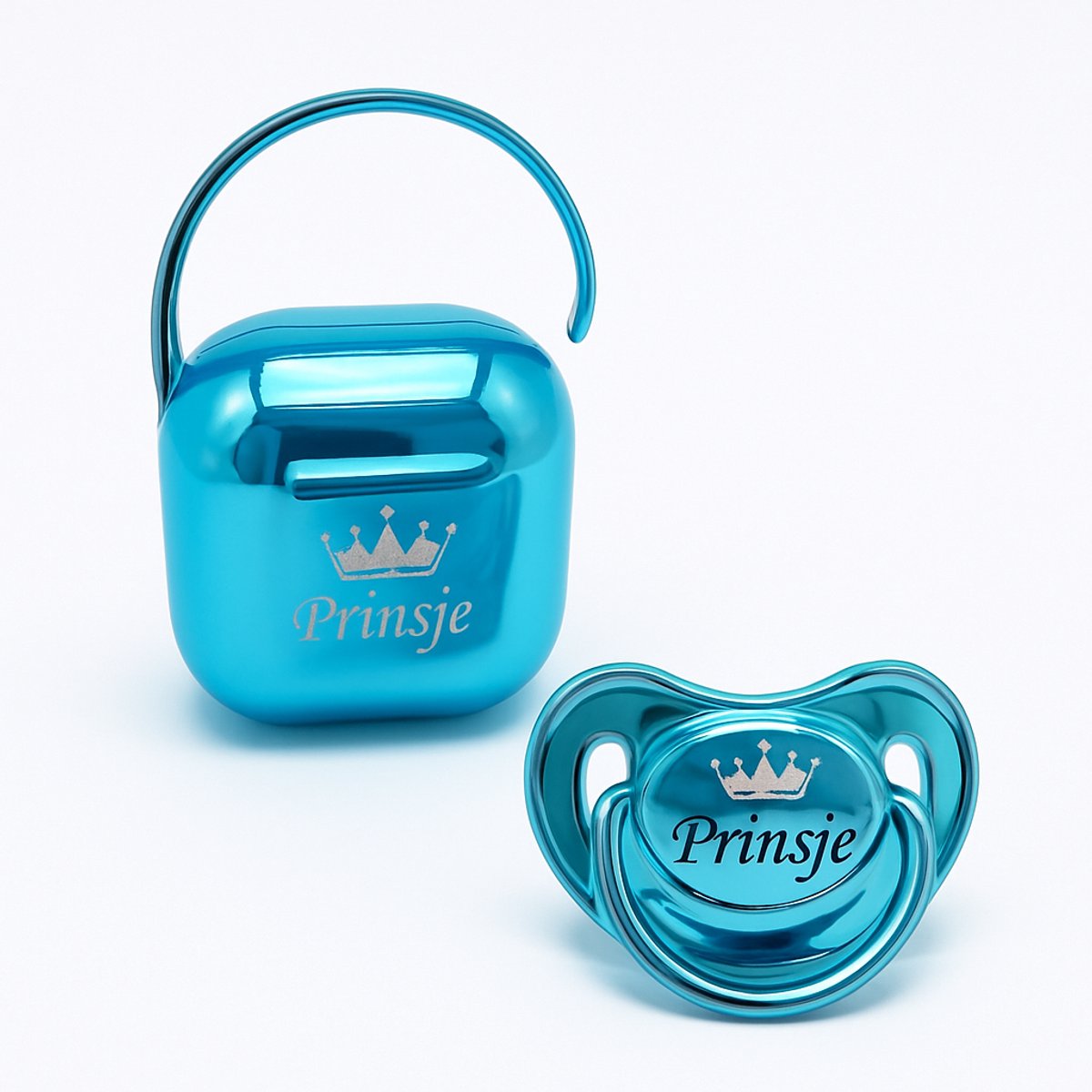 Blauwe metallic kleurige speen met een blauwe speenhouder, kraamcadeau jongen - kan ook rechtstreeks als cadeau worden verstuurd