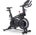 Zwarte FitBike spinfiets met magnetisch weerstandsysteem en trainingscomputer, op witte achtergrond.
