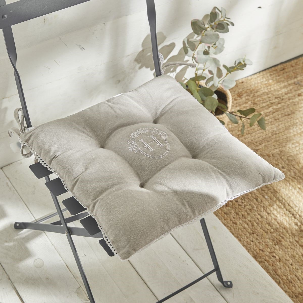 Gewatteerde zitting - VANDAAG - CHARME - Chambray x Petite Broderie Berenice - 40 x 40 cm