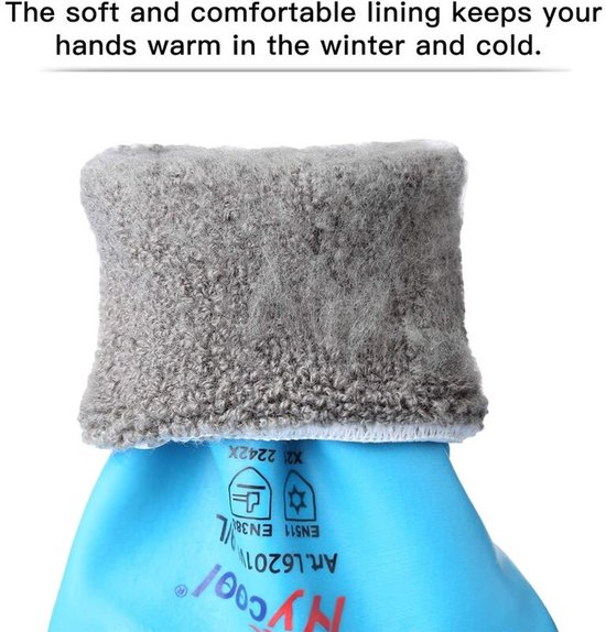 Détail d'un gant bleu avec une doublure grise douce et brossée.