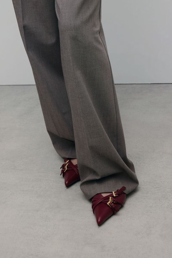 Sacha - Femme - Escarpins rouges à boucles - Taille 39