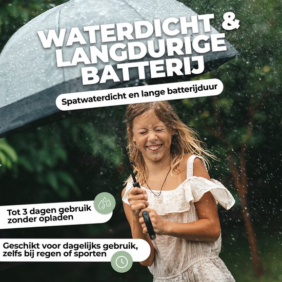 Lachend meisje onder paraplu in regen, houdt lichtgroene smartwatch vast. Tekst: Waterdicht & langdurige batterij. Spatwaterdicht.