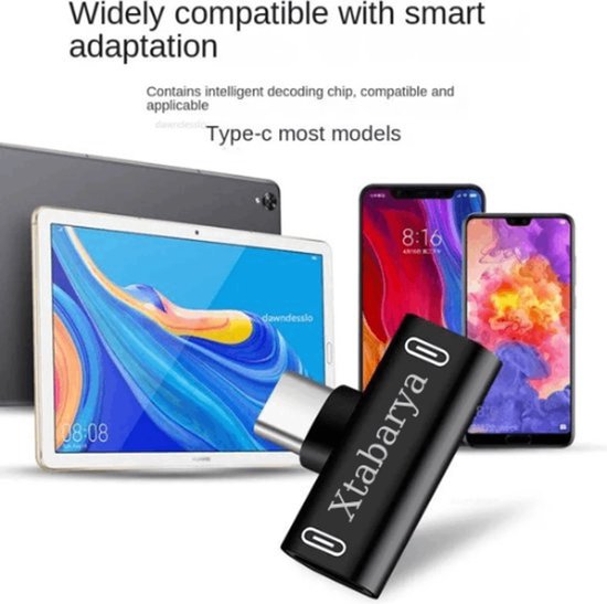 Zwarte USB-C splitter met merknaam 'Xtabarya', naast een tablet en smartphones.
