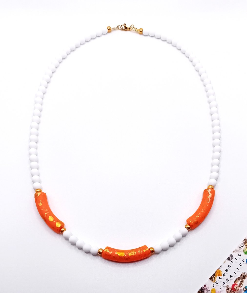 Jeannette-Creatief® - Holland - Ketting Oranje Tubekralen Witte Acrylkralen Goud- Ketting Oranje - Kralenketting - Ketting - WK - Koningsdag