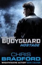 Boekomslag van Bodyguard Hostage met een man in een leren jas, met de tekst 'BODYGUARD HOSTAGE CHRIS BRADFORD'.