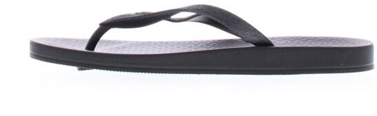 Zwarte Ipanema slipper met een textuurzool en slanke bandjes.