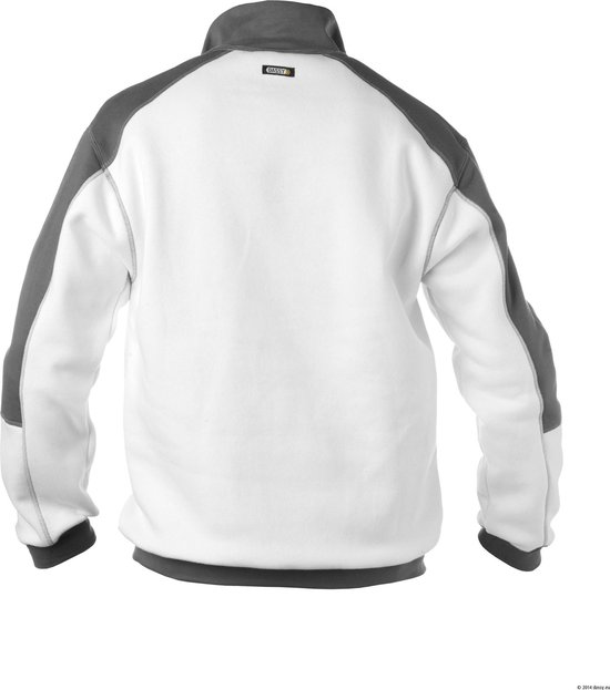 Achterkant van witte sweater met donkergrijze schouder- en mouwinzetstukken en een grijze boord.