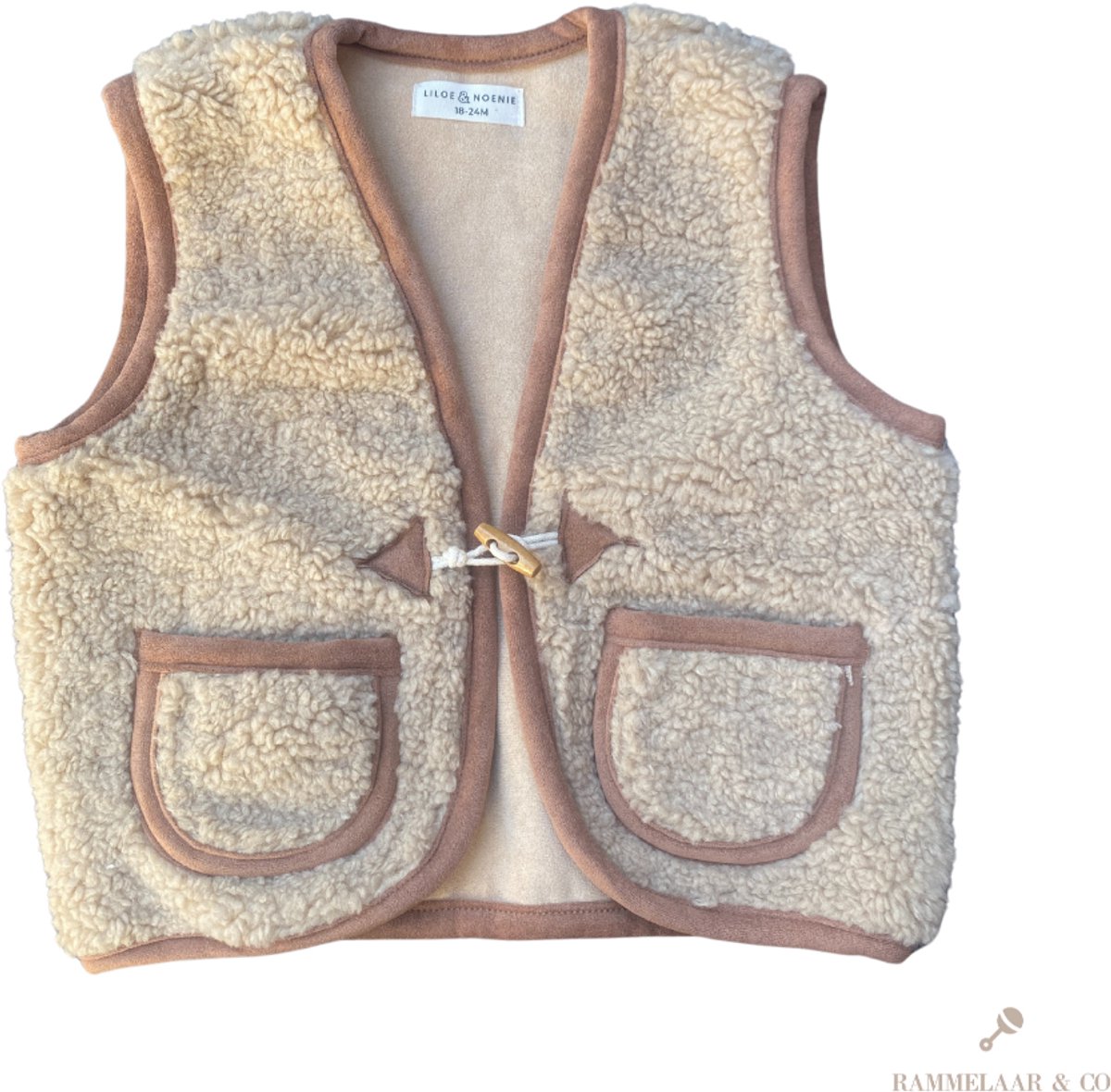 Rammelaar&Co Teddy Vest – Baby Bodywarmer – Zacht Katoen – Warme Voering – Houten Sluiting – Beige – 18-24 maanden