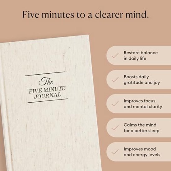Linnenkleurige 'The Five Minute Journal' met tekst en vinkjes over de voordelen van het dagboek.