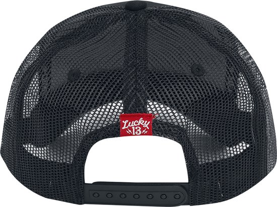 Casquette trucker noire, dos en mesh et étiquette rouge 'Lucky 13'.