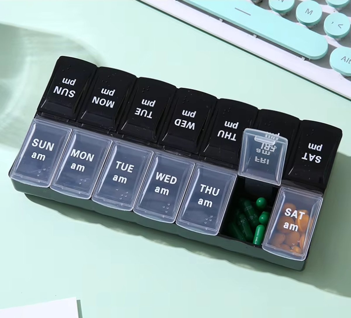 Actie4you® - Pillendoosje - Pillendoos - Medicijn Doosje - Pil Box - Zondag t/m Zaterdag - 2 Weken - 14 dagen – Zwart Transparant