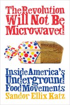 Boek met de titel 'The Revolution Will Not Be Microwaved', met een brood afgebeeld, half in een felgekleurd stippenpapier gewikkeld, half onverpakt.
