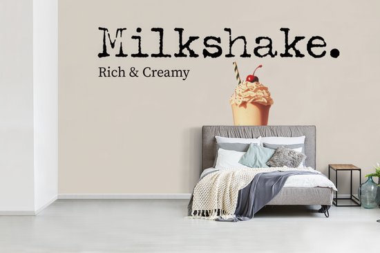 Behang - Fotobehang Milkshake - Kers - Rietje - Breedte 435 cm x hoogte 260 cm