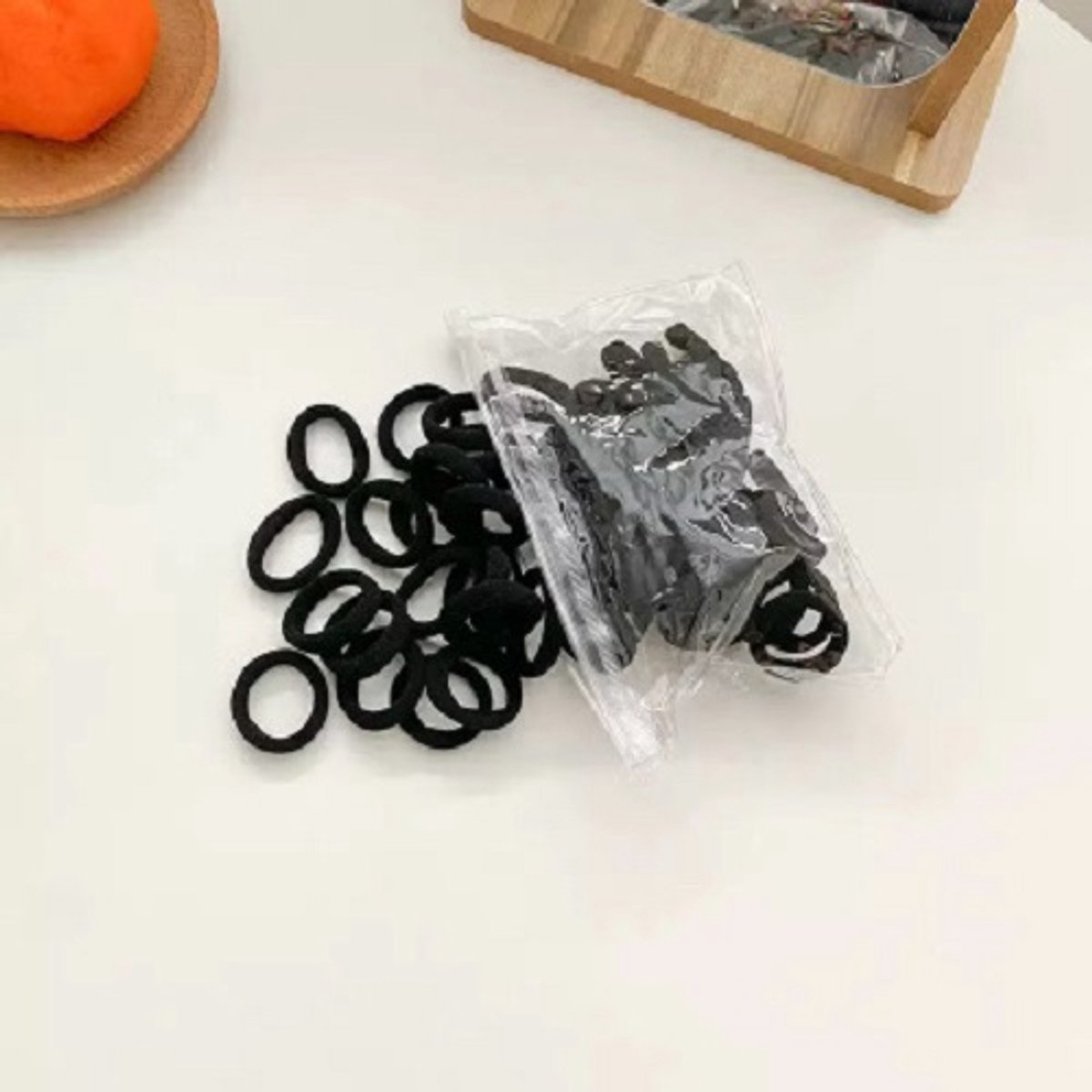 Haarelastiekjes mini endless. 50 stuks Zwart 2cm breed. Kleine haarelastiekjes. Zacht materiaal- meisje-jongen-baby