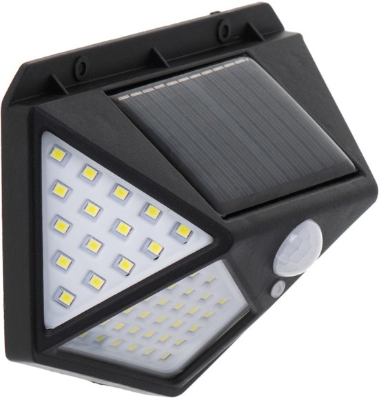Zwarte buitenlamp op zonne-energie met bewegingssensor, schuin geplaatst, met witte LED's.