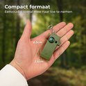 Olijfgroene multifunctionele sleutelhanger met kompas, lichtknop en LED-lichten; afmetingen 6,5 cm x 2,5 cm.