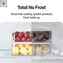 Afbeelding ter illustratie van de Total No Frost technologie: links kersen en gouden appels zonder rijp, rechts met rijp.