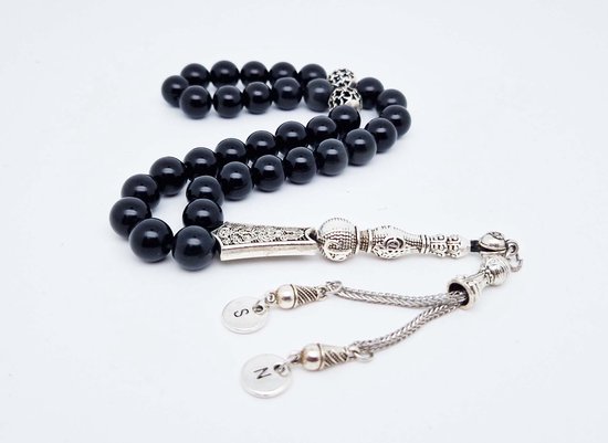 Lettres circulaires tesbih faites à la main "tasbih" 33 Perles en Natuursteen « Obsidian» - avec pompon en métal - Avec vos lettres ou les lettres de votre bien-aimé - 10 mm de diamètre du grain