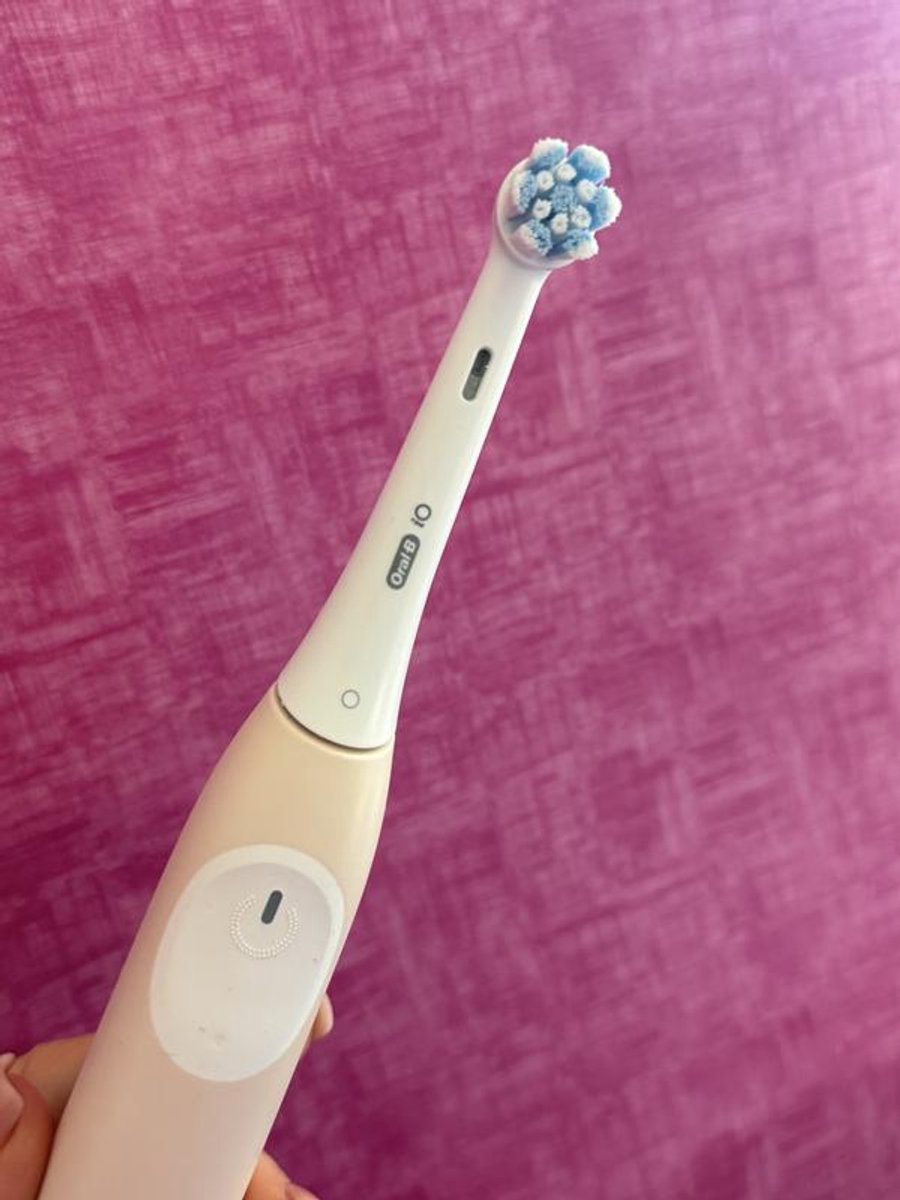 Afbeelding 3 van Oral-B iO 2 Calm Pink Elektrische Tandenborstel met Reisetui