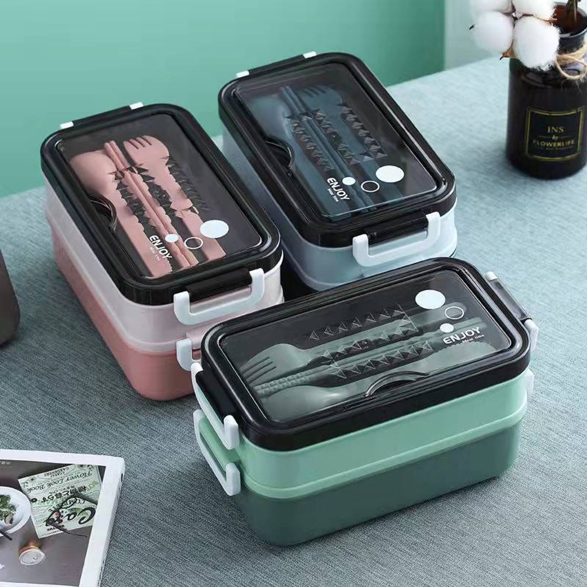Image of 1400ml Draagbare Dubbellaags Lunchbox met Vork, Lepel en Eetstokjes - Roze, Magnetronbestendige Maaltijdbak met 3 Compartimenten - Perfect voor Picknick en Verse Voeding