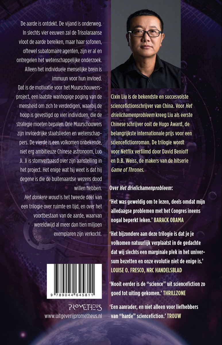 Achterkant van het boek "Het Donkere Woud" met Cixin Liu en tekst over het boek.