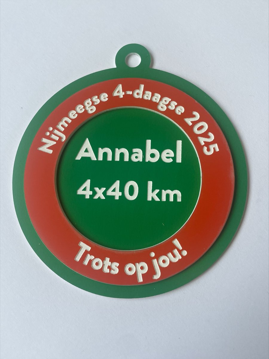 Nijmeegse vierdaagse hanger - vierdaagse - 4-daagse - Nijmegen - gegraveerd - laser graveren - hanger - hanger rond - uniek cadeau - 4 x 40 - trots op jou - Nijmeegse vierdaagse - wandelaar