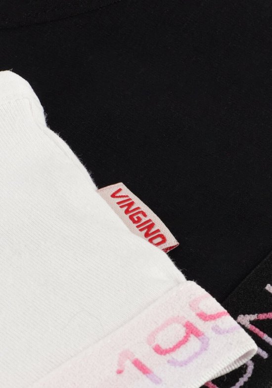 Detail van witte en zwarte top, rode VINGINO label en merklogo op de band.
