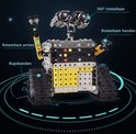 Gedetailleerde robot met gele accenten, rupsbanden, roteerbare armen, hoofd en handen. 360° roteerbaar.