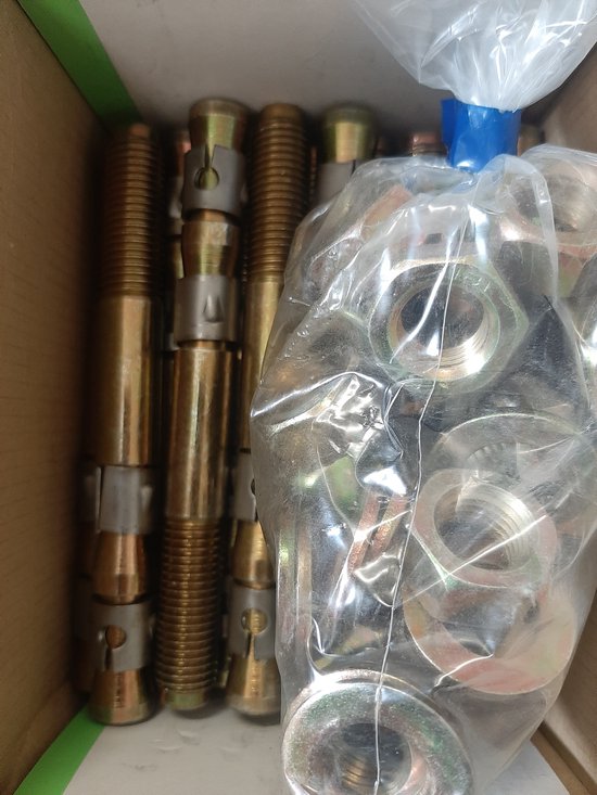 Doos met 25 verzinkte doorsteekankers, M16 x 150 mm, met moeren en ringen.