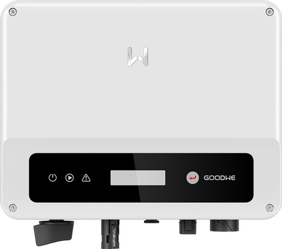 GoodWe GW3000-XS-11 omvormer met een display en logo op de voorkant.