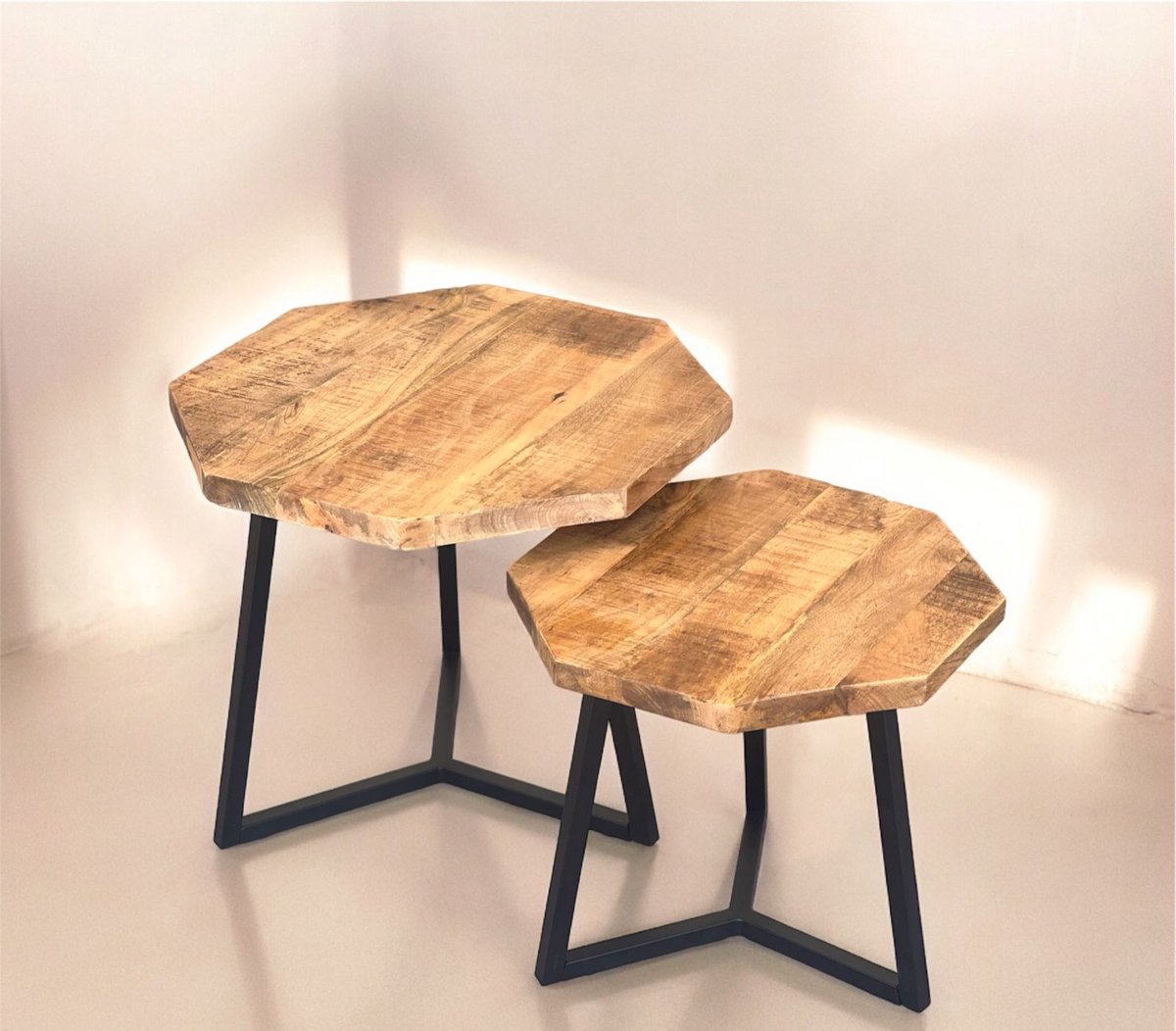 Bijzettafel Set van 2 – Octagon Design – Mangohout & Zwart Metaal – Industrieel & Uniek