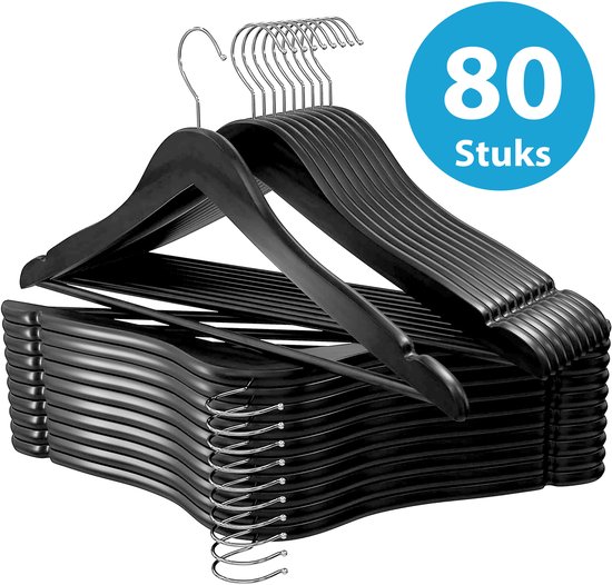 Stapel zwarte, slanke kledinghangers met metalen haken, 80 stuks.